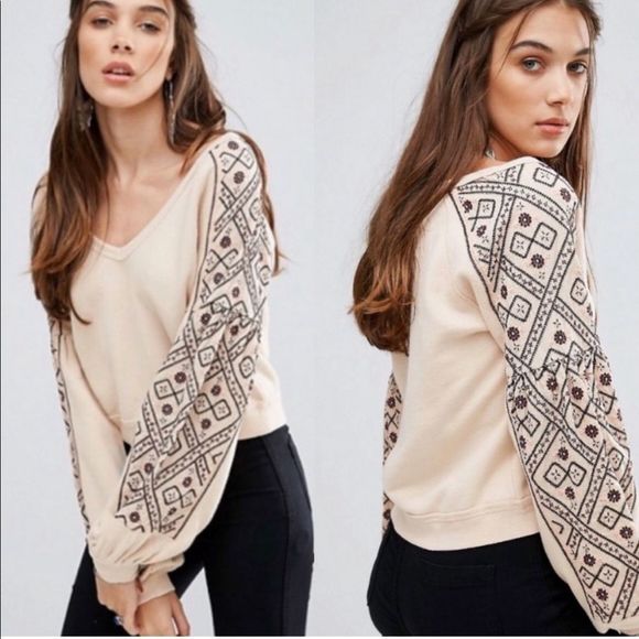 FREE PEOPLE Senorita Embroidered Puff Sleeve
V-Neck Sweatshirt NWOT Size Medium - Picture 10 of 10